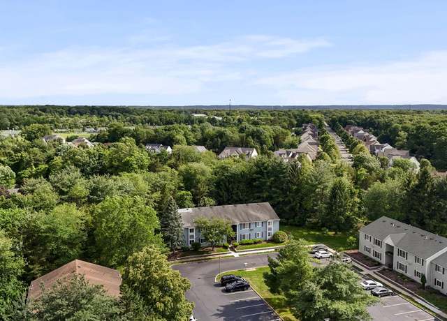 Property at 9 Norwich Pl, Somerset, NJ 08873, 2 beds, 1 bath