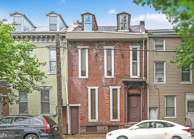 Property at 820 Franklin St, Reading, PA 19602, 5 beds, 3 baths