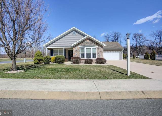 Property at 102 Colonial Ct, Shippensburg, PA 17257, 2 beds, 2 baths