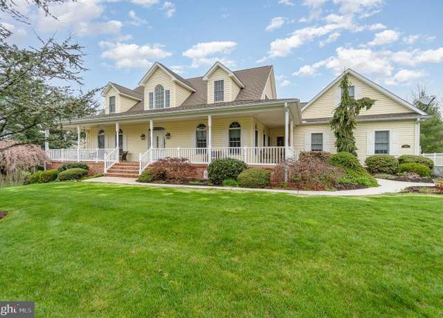 Property at 11884 Pineridge Dr, Waynesboro, PA 17268, 3 beds, 3 baths