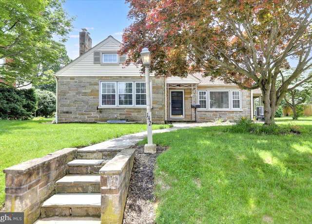 Property at 142 W Broad St, New Holland, PA 17557, 3 beds, 2.5 baths