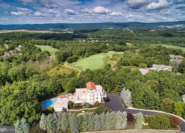 Property at 110 Glenmaura Dr, Moosic, PA 18507, 4 beds, 5.5 baths
