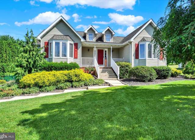 Property at 520 Crestwood Dr, Red Lion, PA 17356, 3 beds, 2 baths