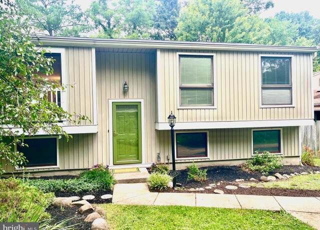 Property at 12271 Turkey Wing Ct, Reston, VA 20191, 3 beds, 2 baths