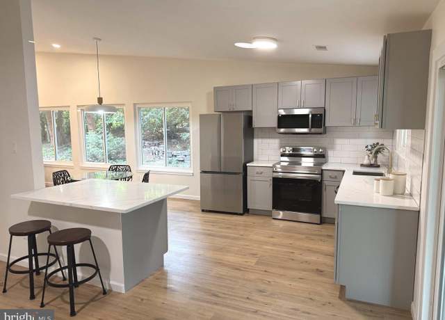 Property at 1544 Hiddenbrook Dr, Herndon, VA 20170, 3 beds, 2 baths