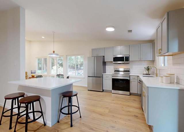 Property at 1544 Hiddenbrook Dr, Herndon, VA 20170, 3 beds, 2 baths