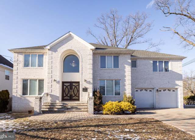 Property at 2 Universal Ave, Edison, NJ 08820, 5 beds, 5 baths