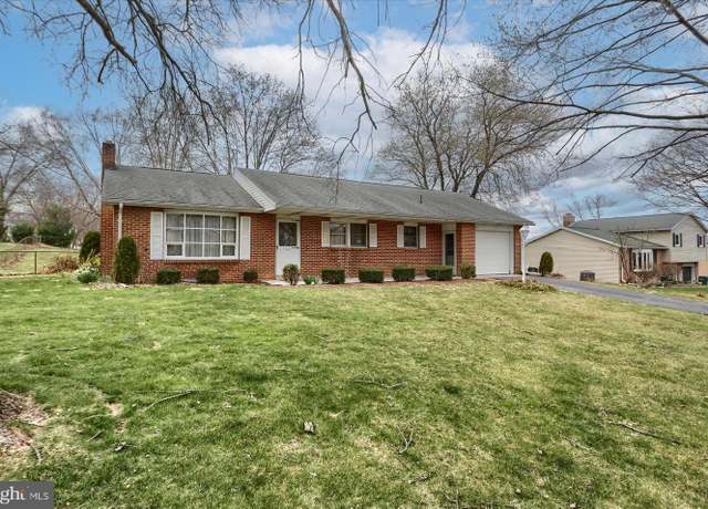 Property at 524 Hillcrest Dr, Carlisle, PA 17015, 3 beds, 2 baths