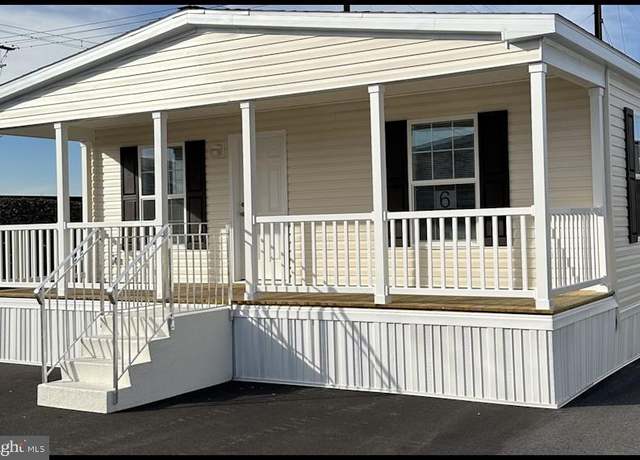 Property at 7 Center Dr, Nottingham, PA 19362, 3 beds, 2 baths