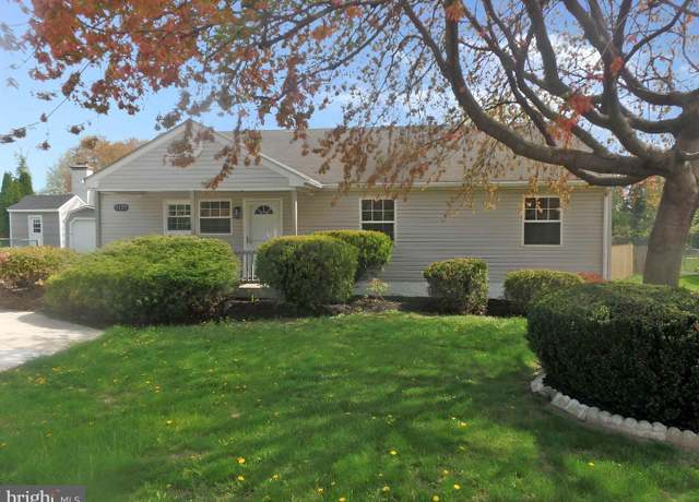 Property at 3009 Naamans Creek Rd, Upper Chichester, PA 19061, 3 beds, 1 bath