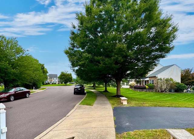 Property at 22 Windy Knoll Dr, Royersford, PA 19468, 4 beds, 2.5 baths