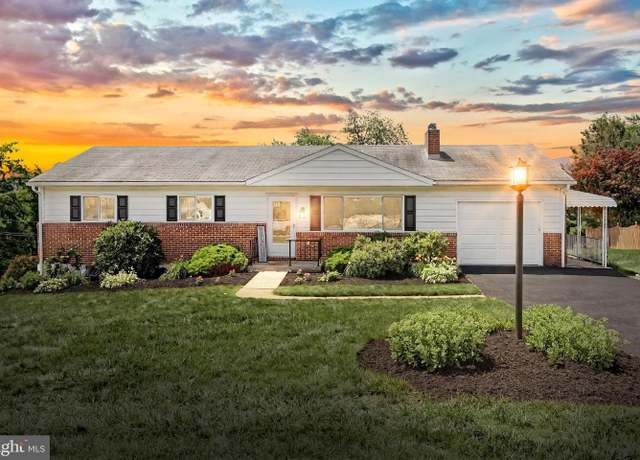 Property at 2988 Bradley Ave, Dallastown, PA 17313, 3 beds, 2 baths