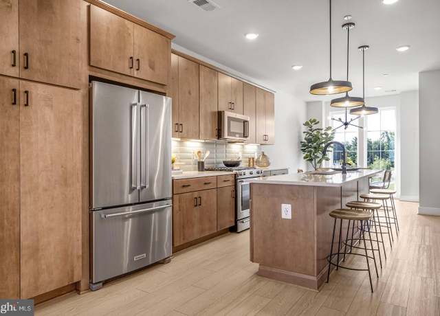 Property at 313 Calvert Ave, Alexandria, VA 22301, 3 beds, 3.5 baths