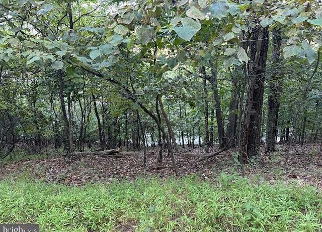 Property at 132 Forest Dr, Cross Junction, VA 22625