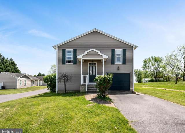 Property at 319 Athletic St, Martinsburg, WV 25404, 3 beds, 2 baths