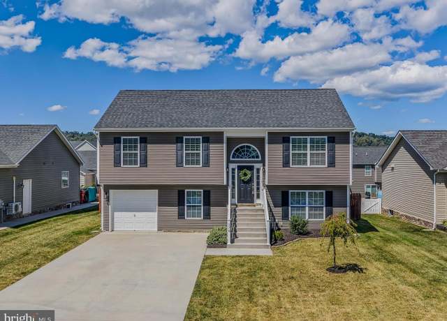 Property at 176 Pochards Ct, Martinsburg, WV 25403, 5 beds, 3 baths