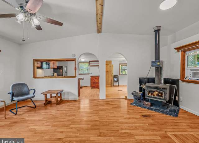 Property at 564 Shade Ln, Berkeley Springs, WV 25411, 2 beds, 2 baths