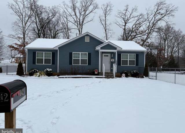 Property at 1042 Cambridge Pl, Vineland, NJ 08360, 3 beds, 2 baths