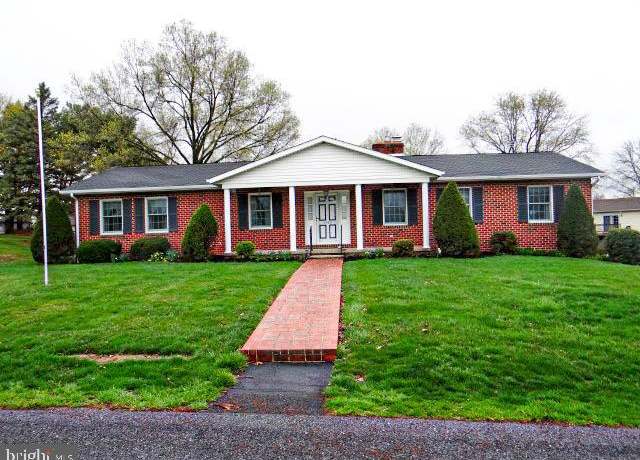 Property at 2560 Sardonyx Dr, Chambersburg, PA 17202, 3 beds, 2 baths