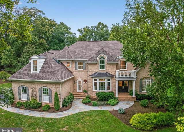 Property at 13724 Balmoral Greens Ave, Clifton, VA 20124, 5 beds, 4.5 baths