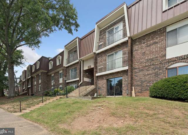 Property at 221 N Emory Dr #4, Sterling, VA 20164, 3 beds, 2 baths