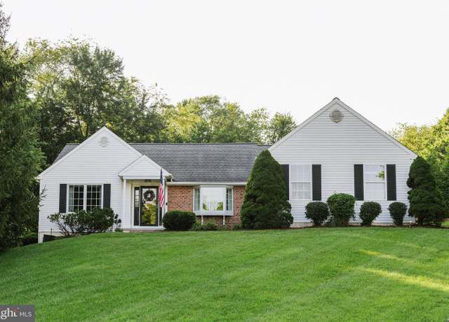 Property at 105 Sean Dr, Kennett Square, PA 19348, 3 beds, 2.5 baths