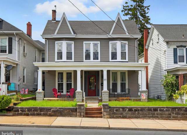 Property at 225 S State St, Ephrata, PA 17522, 5 beds, 2 baths