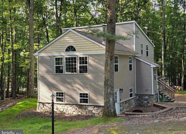 Property at 552 S Huron Cir, Hazleton, PA 18202, 3 beds, 2.5 baths