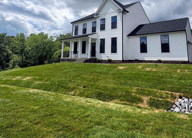 Property at 22 Clydesdale Rd, Fredericksburg, VA 22405, 5 beds, 3.5 baths