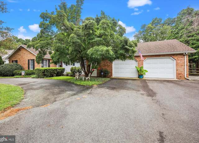 Property at 110 W Oak Ave, Easton, MD 21601, 3 beds, 2.5 baths