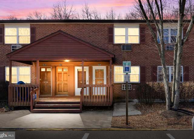 Property at 509 Garnet Dr, Burlington, NJ 08016, 2 beds, 1.5 baths