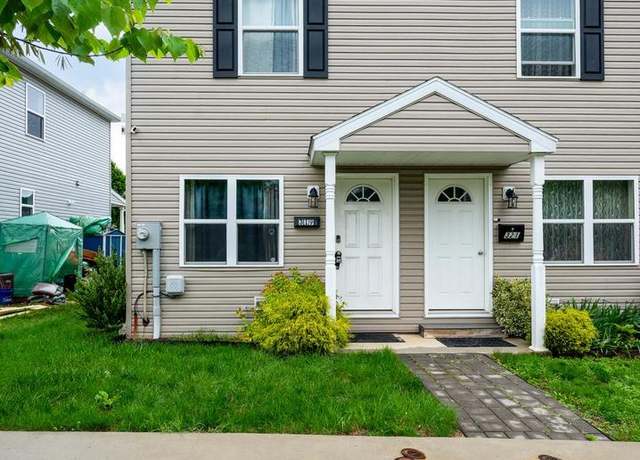 Property at 319 Crestmont St, Reading, PA 19611, 3 beds, 2 baths