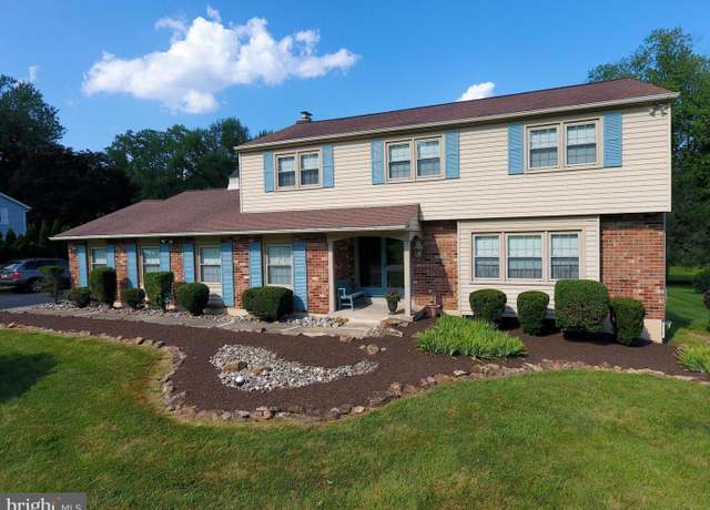Property at 433 Barker Dr, West Chester, PA 19380, 4 beds, 3 baths