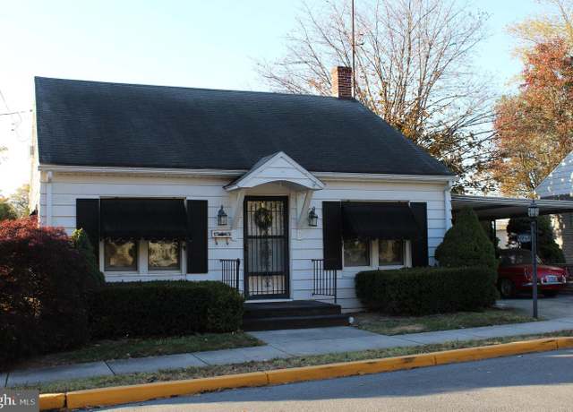 Property at 61 S Carl Ave, Greencastle, PA 17225, 4 beds, 1 bath