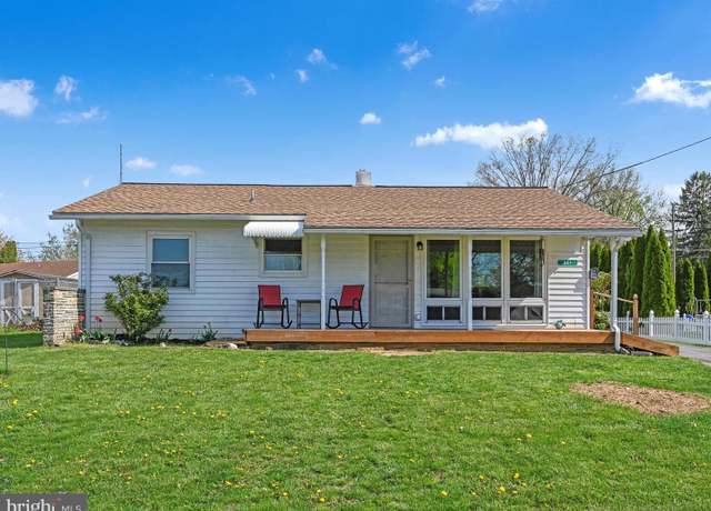 Property at 521 E New St, Lititz, PA 17543, 3 beds, 1 bath