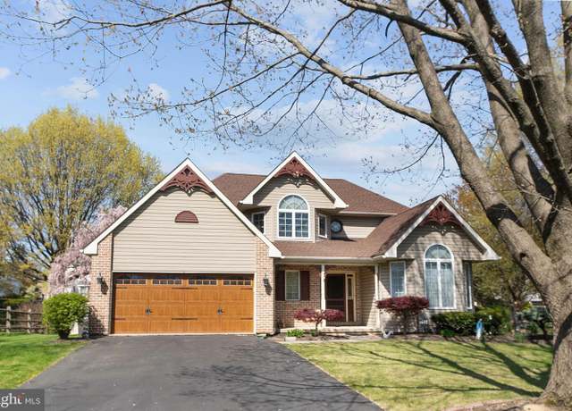 Property at 4602 Kathi Dr, Bethlehem, PA 18017, 4 beds, 2.5 baths