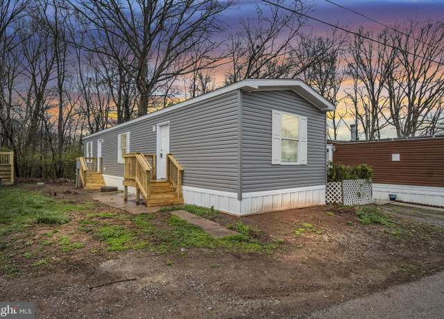 Property at 12 Mobile Dr, Thomasville, PA 17364, 2 beds, 1 bath