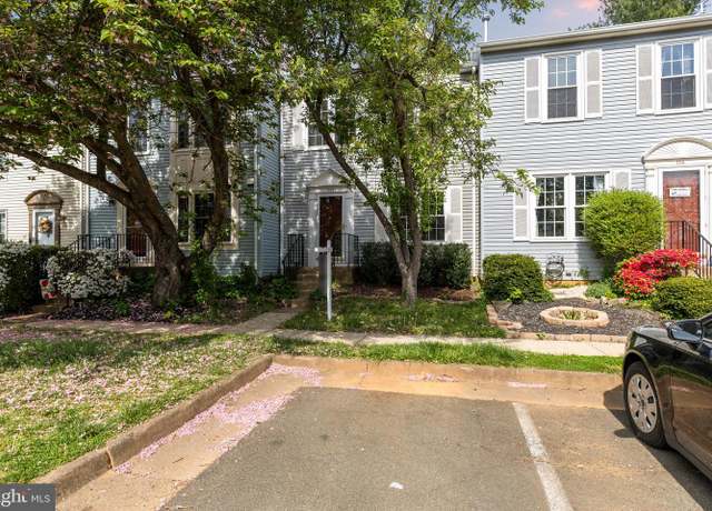 Property at 727 Acorn Ct, Warrenton, VA 20186, 4 beds, 3.5 baths