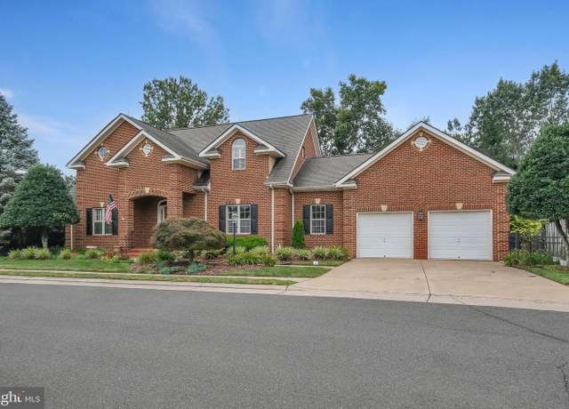 Property at 243 Carriage Chase Cir, Warrenton, VA 20186, 5 beds, 4.5 baths