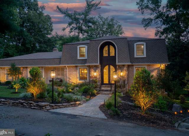 Property at 10423 Deerfoot Dr, Great Falls, VA 22066, 4 beds, 4 baths