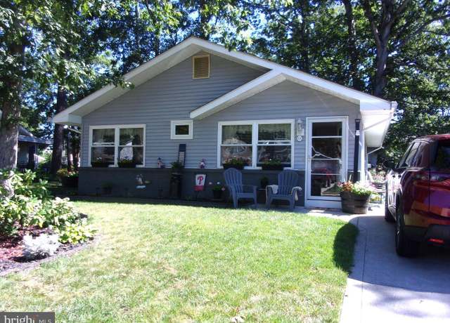 Property at 104 Oak Ave, Hammonton, NJ 08037, 2 beds, 1 bath