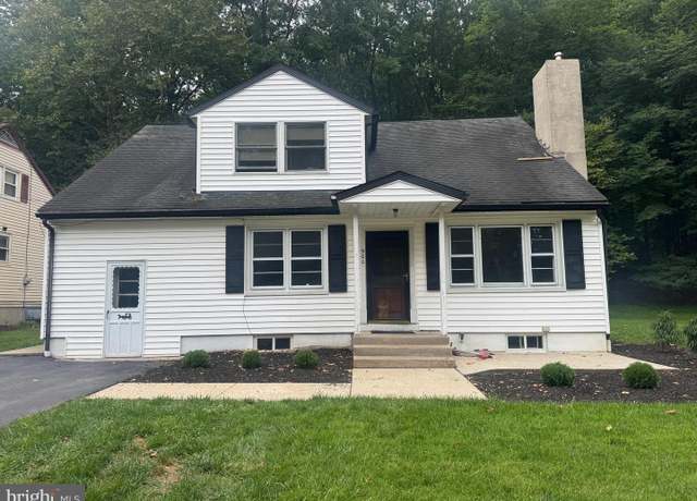 Property at 900 Butter Ln, Reading, PA 19606, 3 beds, 2 baths