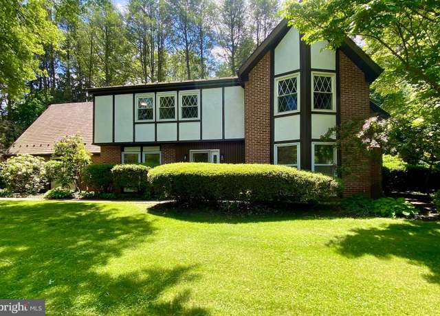 Property at 2130 W Ridge Dr, Lancaster, PA 17603, 5 beds, 2.5 baths