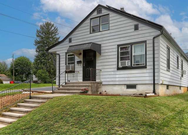 Property at 1 E Chestnut St, Cleona, PA 17042, 3 beds, 1 bath