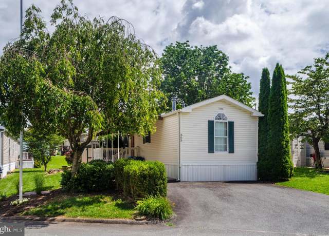 Property at 305 Robin Dr, Red Lion, PA 17356, 3 beds, 2 baths