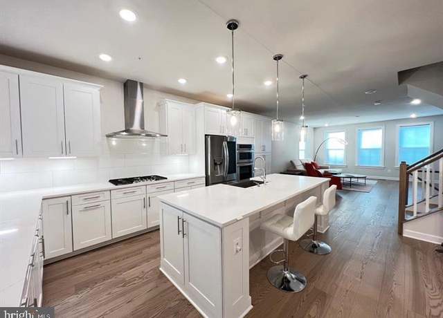Property at 6730 24th Ct N, Arlington, VA 22205, 4 beds, 4.5 baths