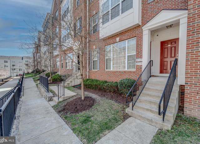 Property at 2339 Kew Gardens Dr, Woodbridge, VA 22191, 2 beds, 2.5 baths
