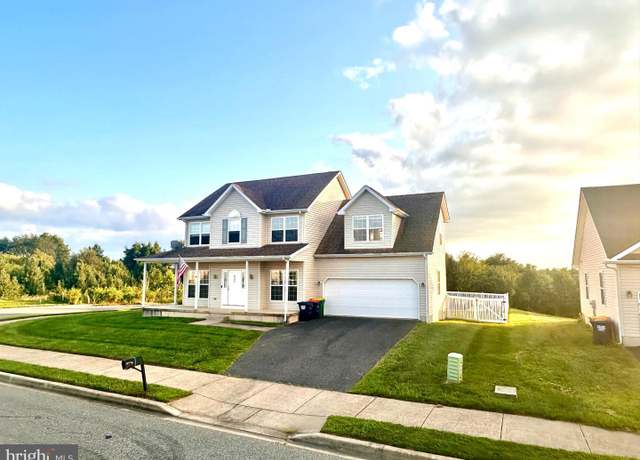 Property at 832 Woodline Dr, Middletown, DE 19709, 4 beds, 2.5 baths