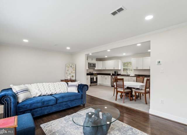 Property at 138 Jason Dr, Stephens City, VA 22655, 4 beds, 2 baths