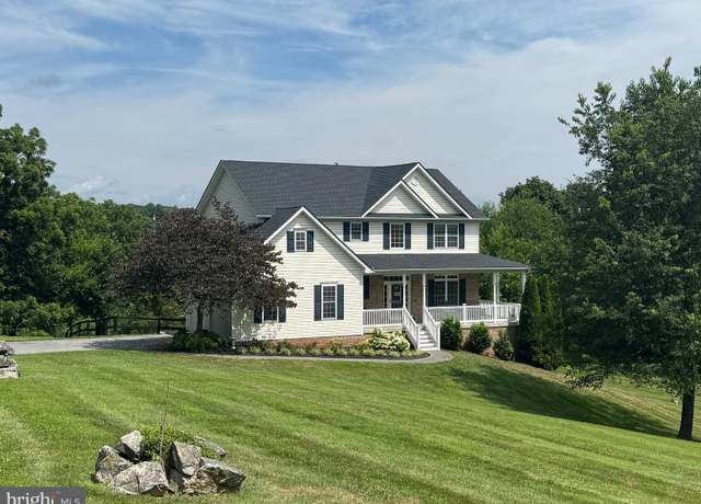 Property at 200 High St, Middletown, VA 22645, 4 beds, 2.5 baths